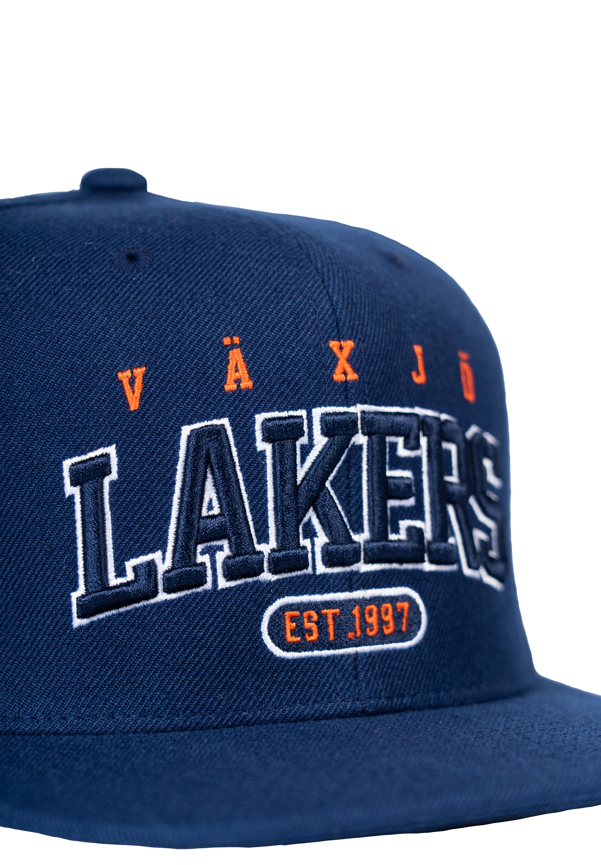 CCM keps Navy Lakers