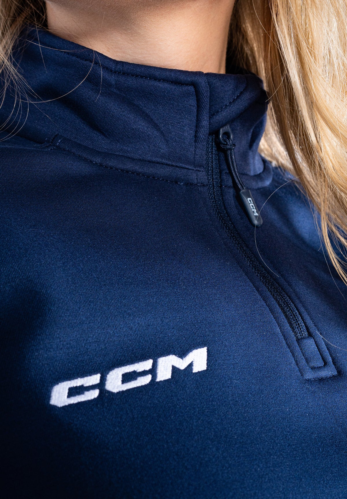 CCM 1/4 locker room zip